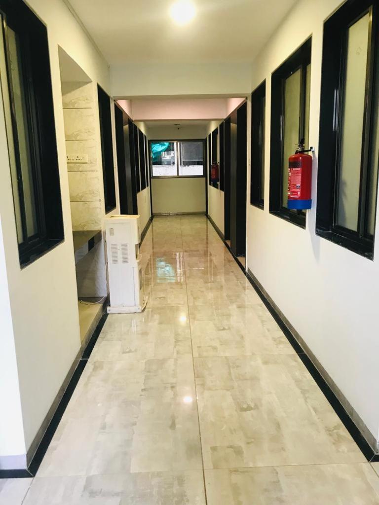 Hooliv 7 Avenues G Block Hotel Pune Bagian luar foto